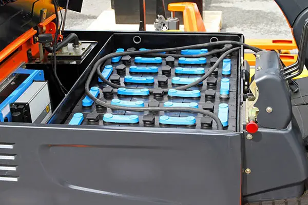 叉車蓄電池為什么要添加蒸餾水？